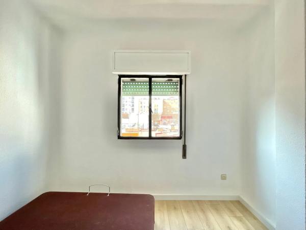 Mieszkanie na sprzedaż w  Barrio El Molinillo - Capuchinos, Málaga photo 3