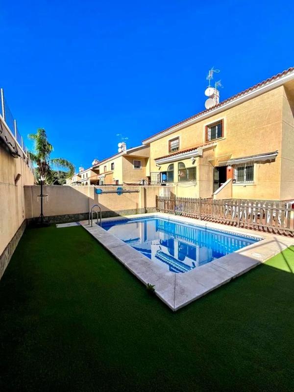 Sale of independent chalet in Calle Mar Amarillo, Alhaurín de la Torre
photo 1