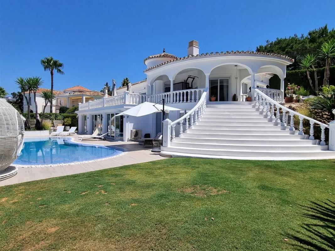 Sprzedaż niezależnego domku jednorodzinnego w Calle Italia, Marbella photo 1