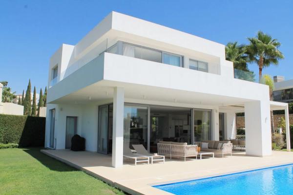 Detached villa for sale in Los Arqueros-Puerto del Almendro, Benahavís photo 1