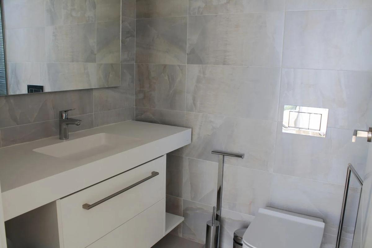 Sale of independent chalet in Los Arqueros-Puerto del Almendro, Benahavís
 photo 5