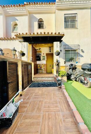 Chalet independiente en venta en  Calle Carreras s/n, Mijas photo 1