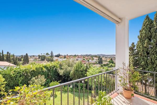 Detached villa for sale in La Sierrezuela, Mijas thumbnail 2