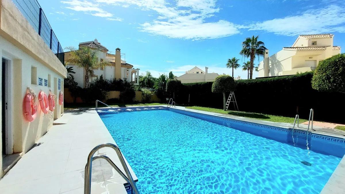 Sprzedaż niezależnego domku jednorodzinnego w Avenida Cervantes, Marbella photo 1