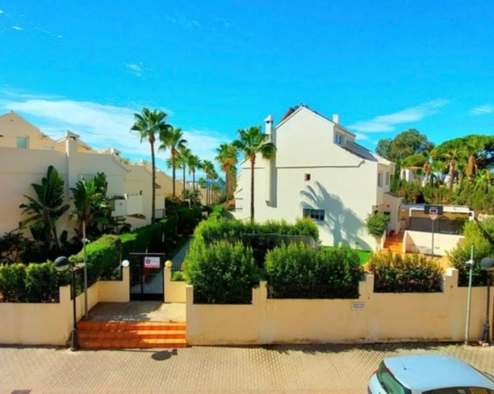 Sprzedaż niezależnego domku jednorodzinnego w Avenida Cervantes, Marbella photo 2