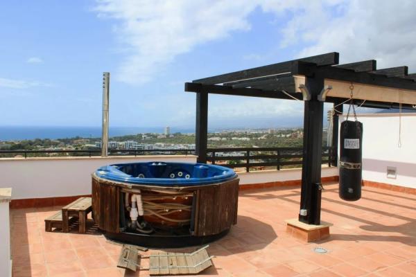 Chalet independiente en venta en Barrio Santa Clara, Marbella photo 1
