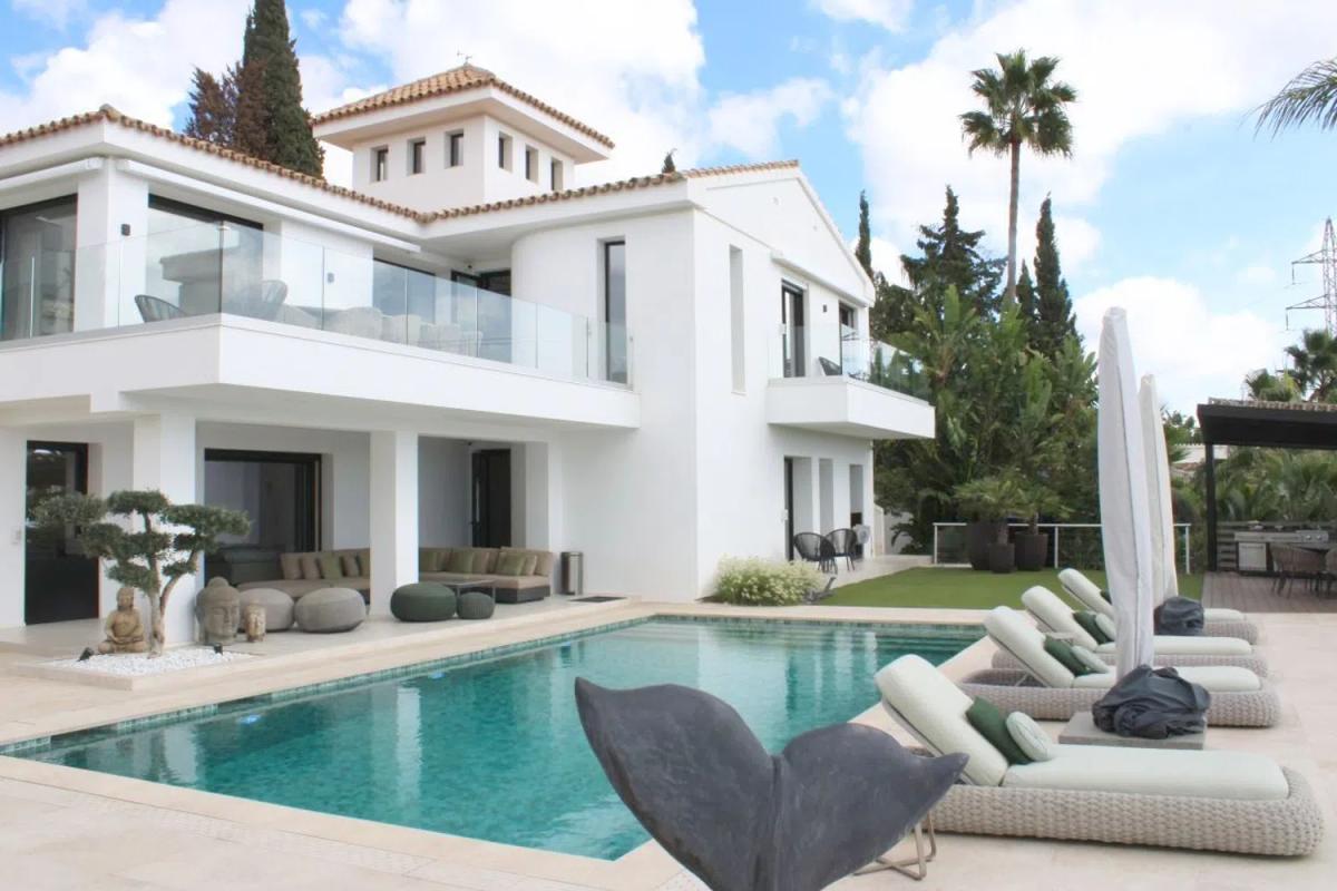 Sale of independent chalet in Barrio El Rosario-Ricmar, Marbella
 photo 2