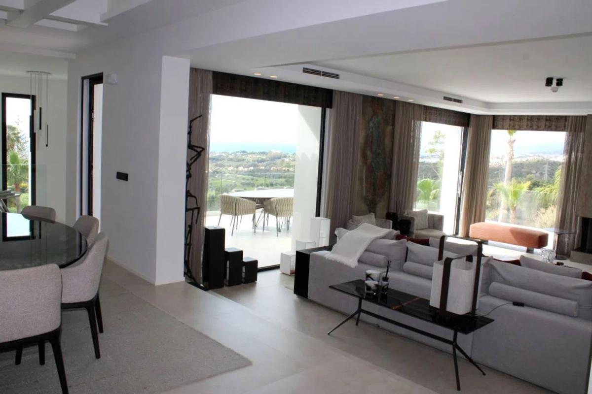 Sale of independent chalet in Barrio El Rosario-Ricmar, Marbella
 photo 5