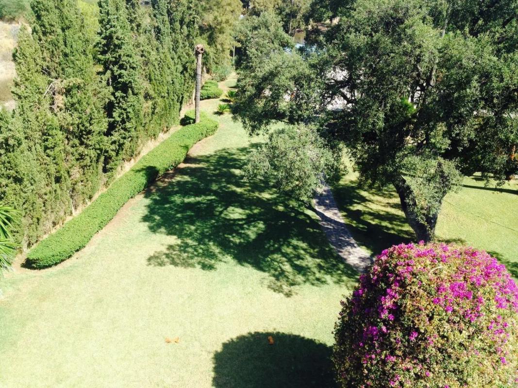 Продажа отдельного шале в  Barrio Elviria, Марбелла photo 2