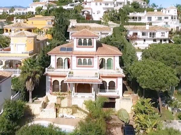 Chalet independiente en venta en  Barrio La Cala de Mijas, Mijas photo 1