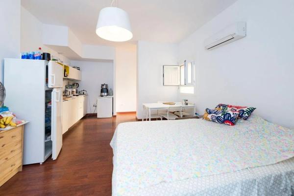 Duplex en venta en Calle Huerta del Obispo, Málaga thumbnail 2