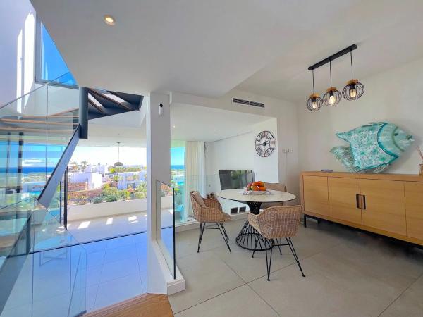 Detached villa for sale in  Calle Artola Golf s/n, Marbella photo 2