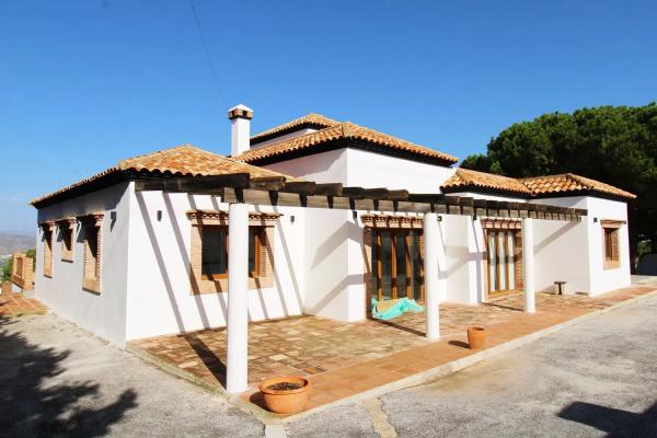 Chalet independiente en venta en  Pinos de Alhaurín, Alhaurín de la Torre photo 1