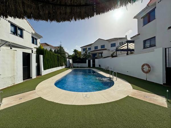 Detached villa for sale in Calle Desmond Tutu, Alhaurín de la Torre thumbnail 1