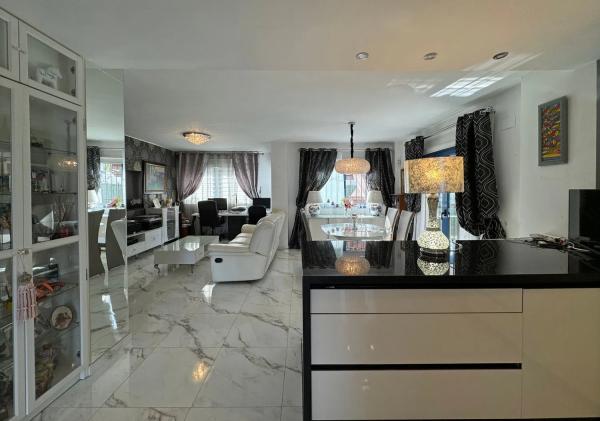 Detached villa for sale in  Calle Desmond Tutu, Alhaurín de la Torre photo 4