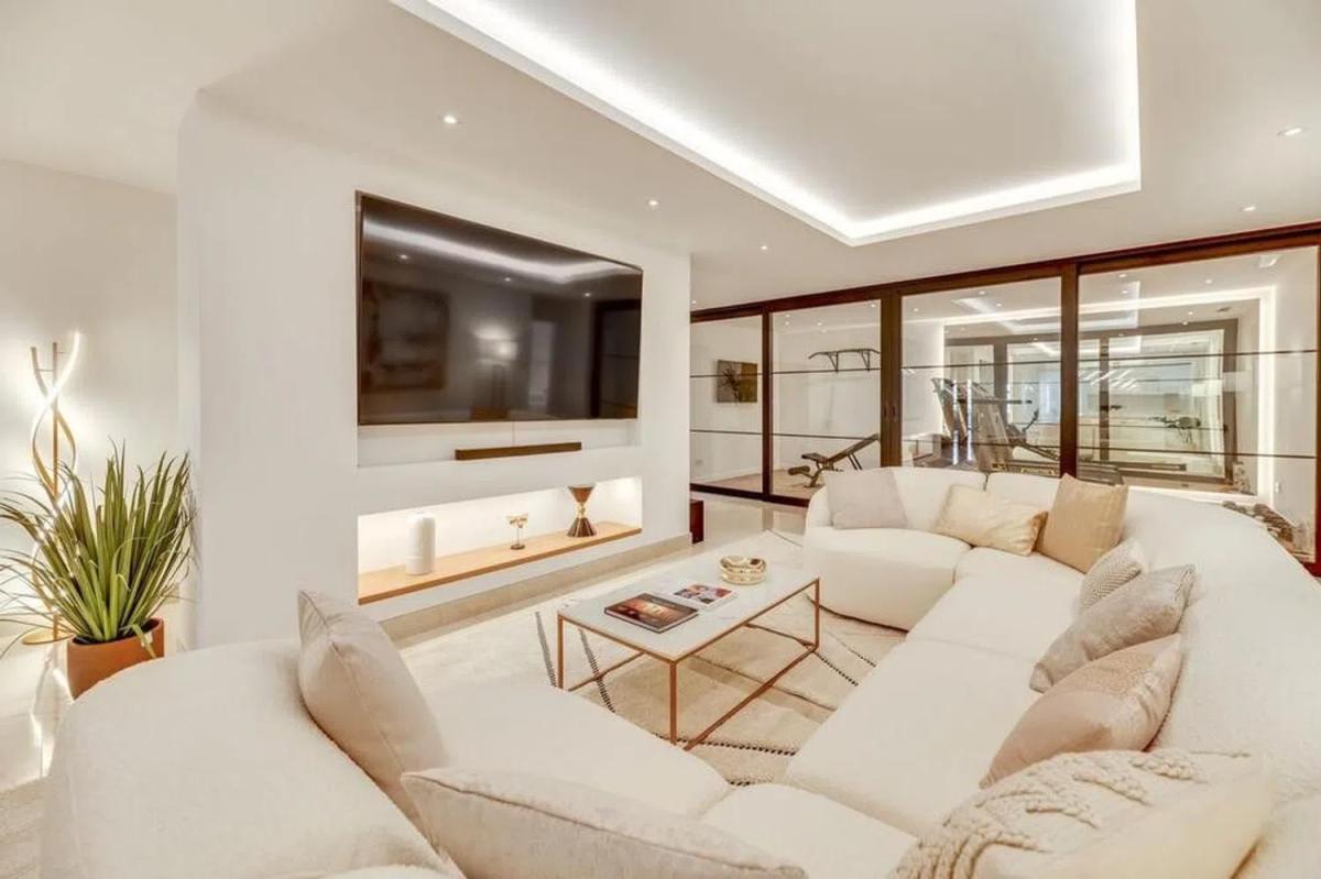 Venta de piso en Urbanización Capanes Norte, Benahavís
photo 1