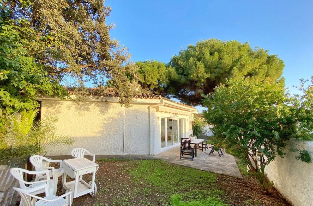 Sale of independent chalet in Barrio El Rosario-Ricmar, Marbella
 photo 2