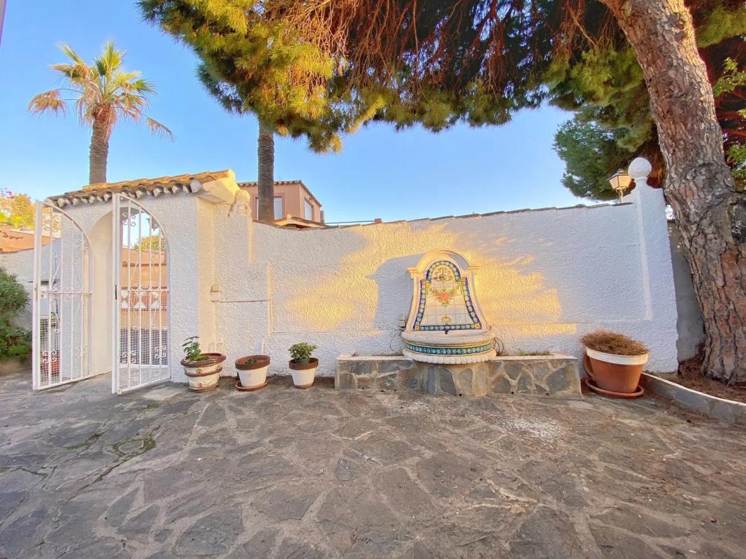 Sale of independent chalet in Barrio El Rosario-Ricmar, Marbella
 photo 4