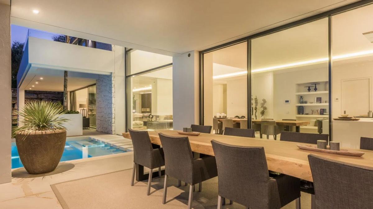Sale of independent chalet in Los Arqueros-Puerto del Almendro, Benahavís
photo 3