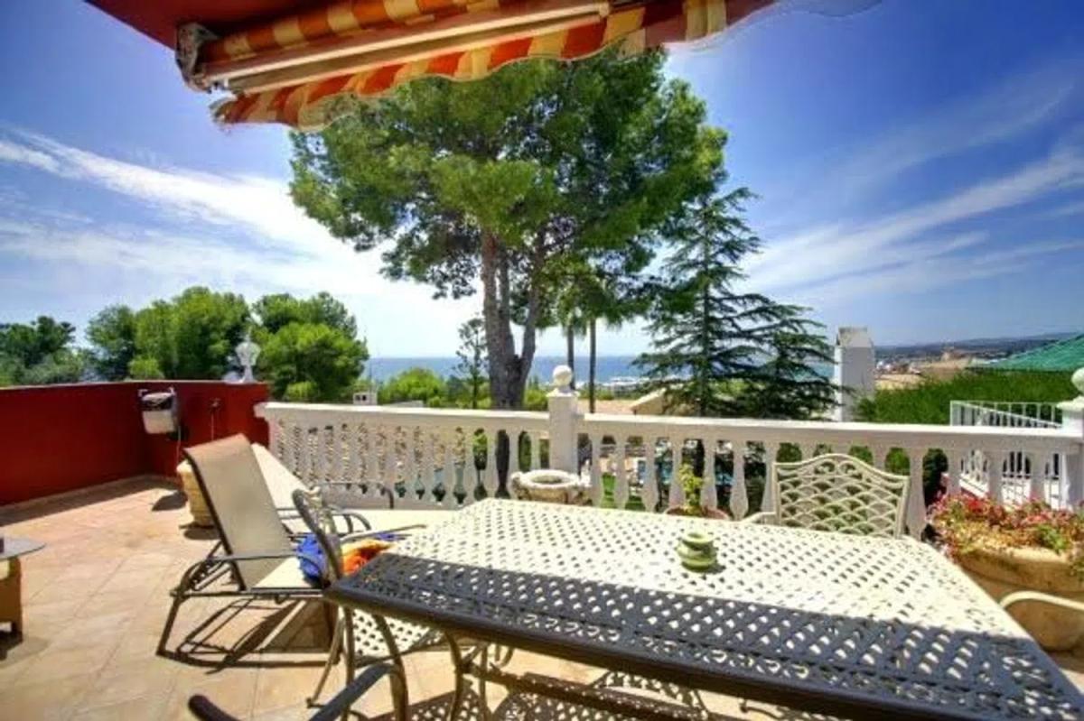 Sale of independent chalet in Calle del Viñedo, 3, Estepona
photo 1