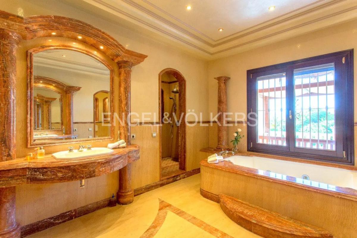 Venta de chalet independiente en Calle Teba, Marbella
 photo 3