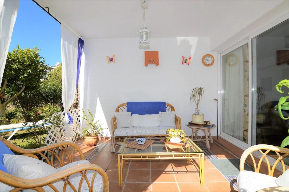 Sprzedaż niezależnego domku jednorodzinnego w  Calle las Azaleas, 13, Estepona photo 3