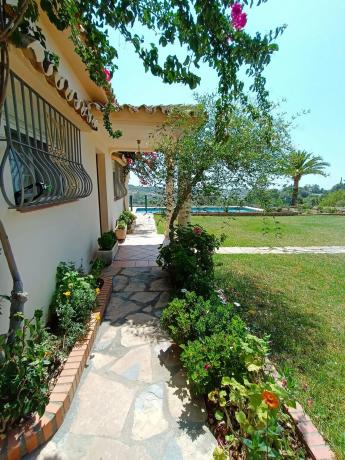 Detached villa for sale in  El Padrón, Estepona photo 1