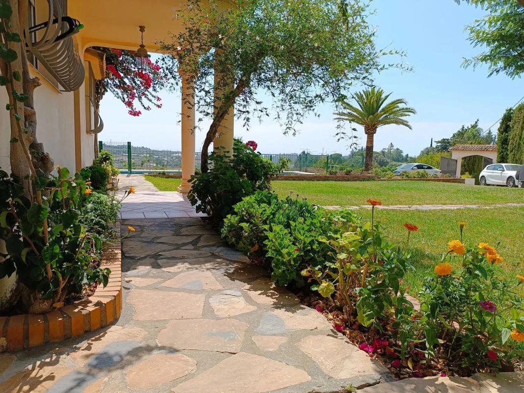 Sprzedaż niezależnego domku jednorodzinnego w  El Padrón, Estepona photo 2