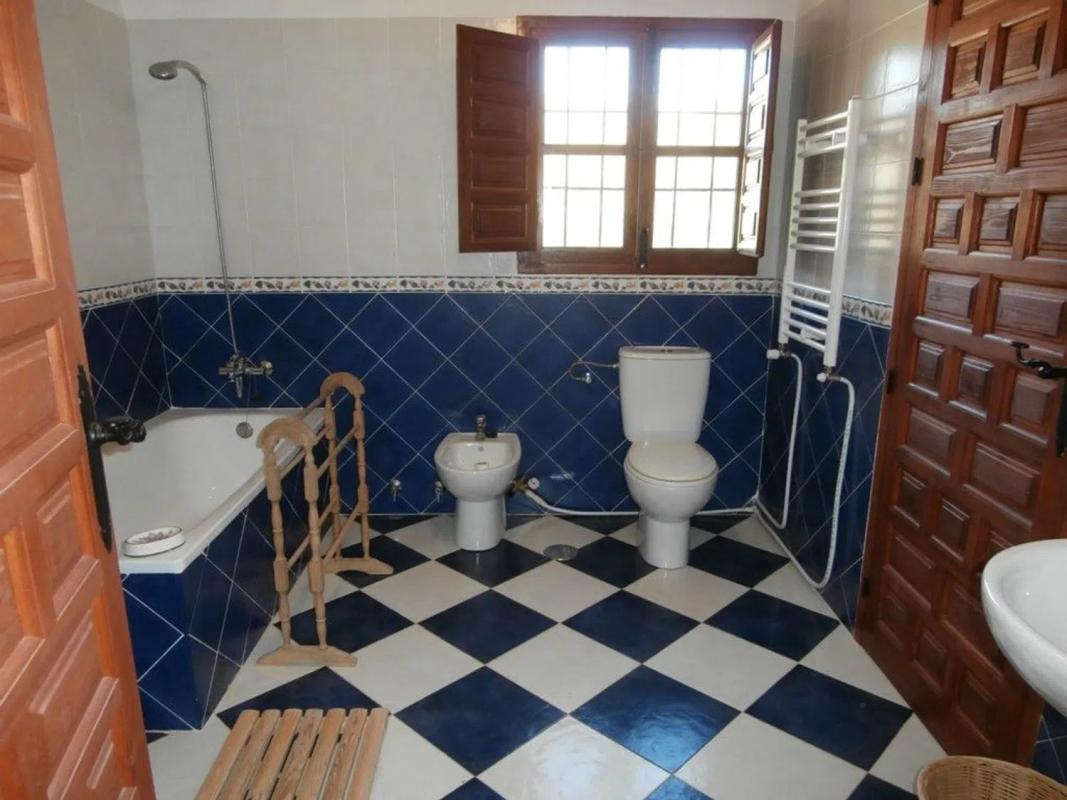 Продажа отдельного шале в , Кольменар photo 4