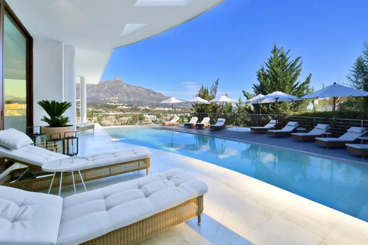 Продажа отдельного шале в Nueva andalucia, Марбелла photo 2