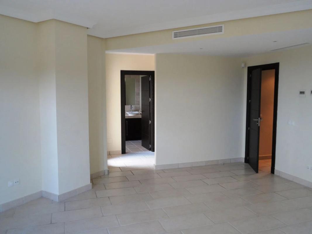 Sale of independent chalet in Los Arqueros-Puerto del Almendro, Benahavís
photo 5