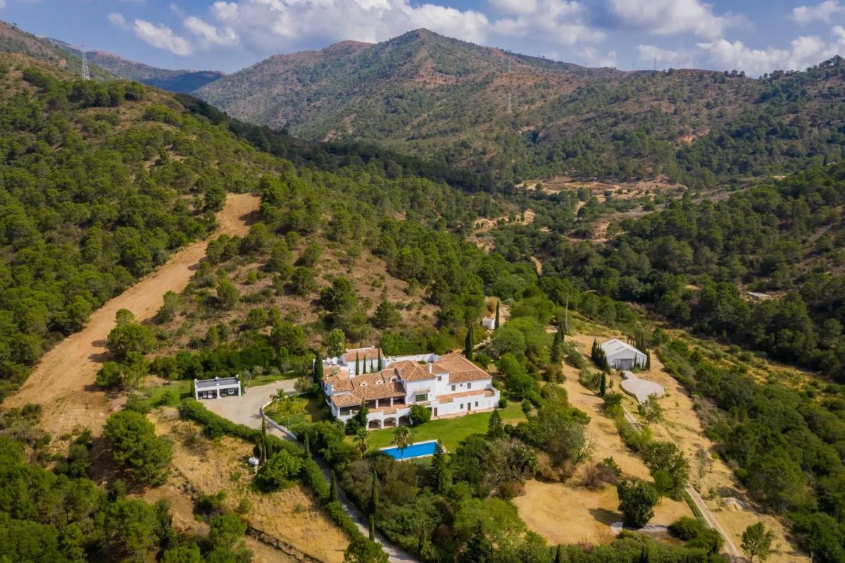 Venta de chalet independiente en Barrio El Velerín, Estepona
photo 1