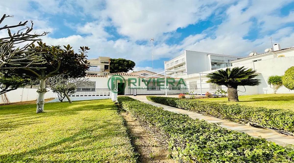 Sale of independent chalet in Velazquez, 30, Benalmádena
photo 1
