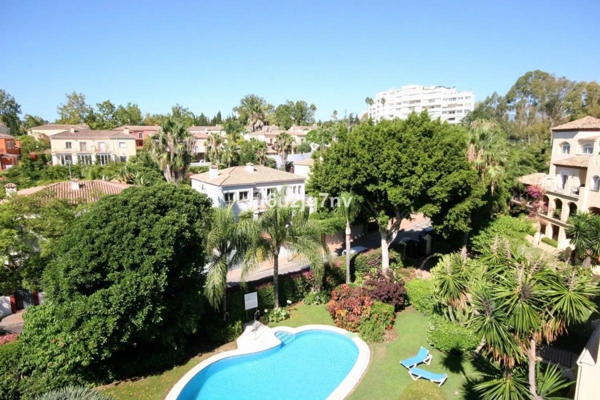 Sprzedaż poddasza w Barrio Guadalmina Alta, Marbella photo 1