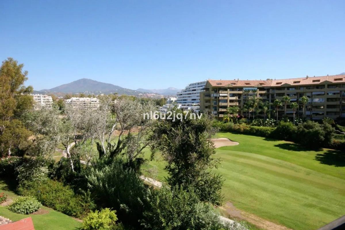 Sprzedaż poddasza w Barrio Guadalmina Alta, Marbella photo 4