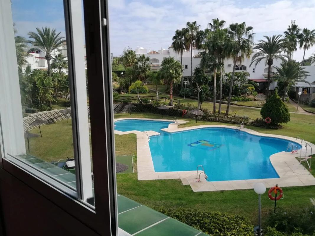 Sprzedaż niezależnego domku jednorodzinnego w Camino Alberdina, 5, Estepona photo 1