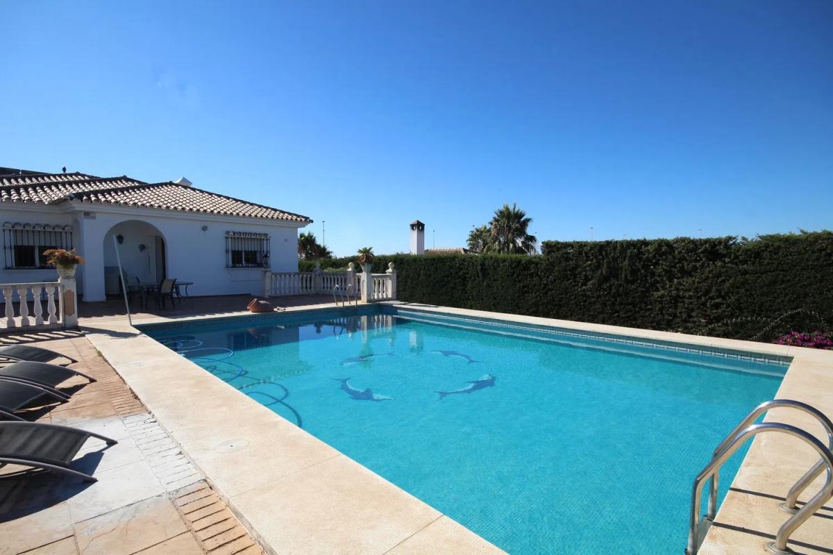 Venta de chalet independiente en Barrio Los Llanos, Estepona
 photo 2