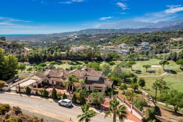 Chalet independiente en venta en  Montemayor-Marbella Club, Benahavís photo 1