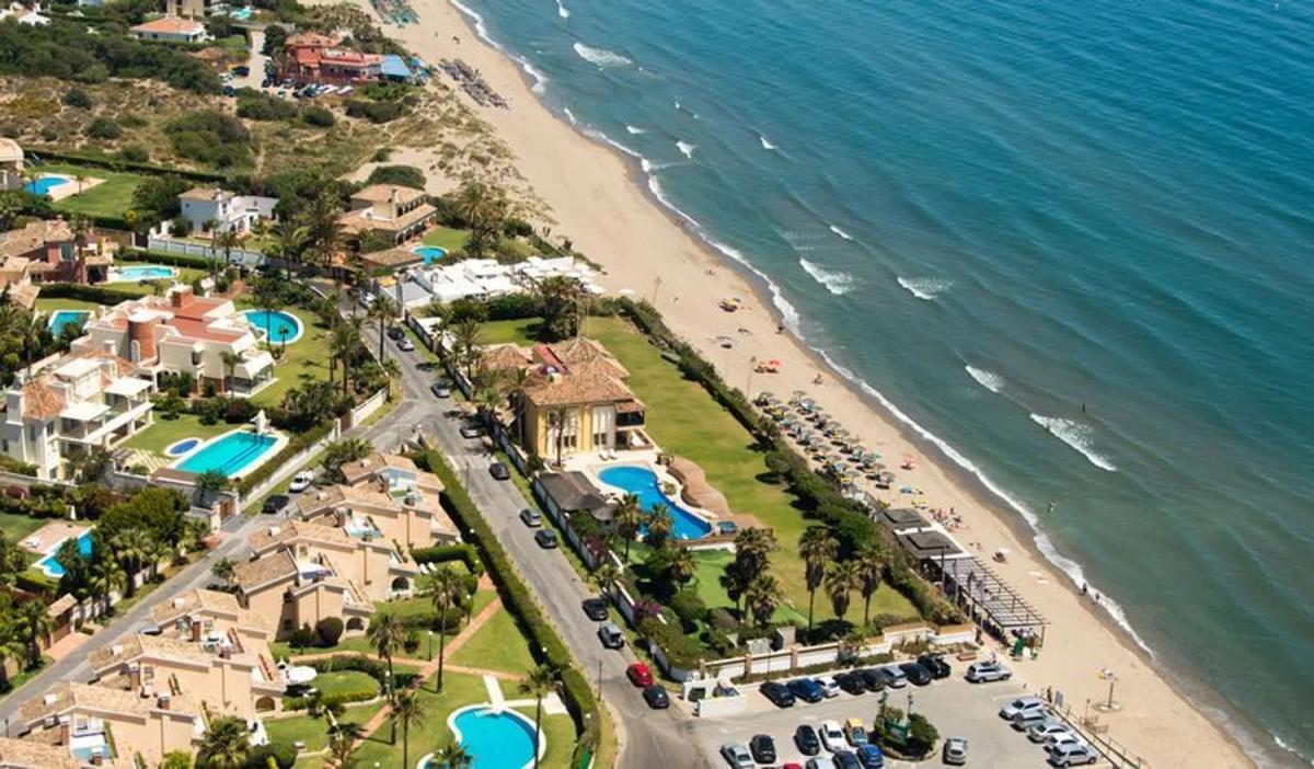 Sprzedaż niezależnego domku jednorodzinnego w Av. de la Jacaranda, 119, Marbella photo 1