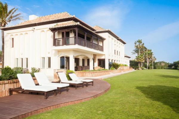 Detached villa for sale in  Av. de la Jacaranda, 119, Marbella photo 2