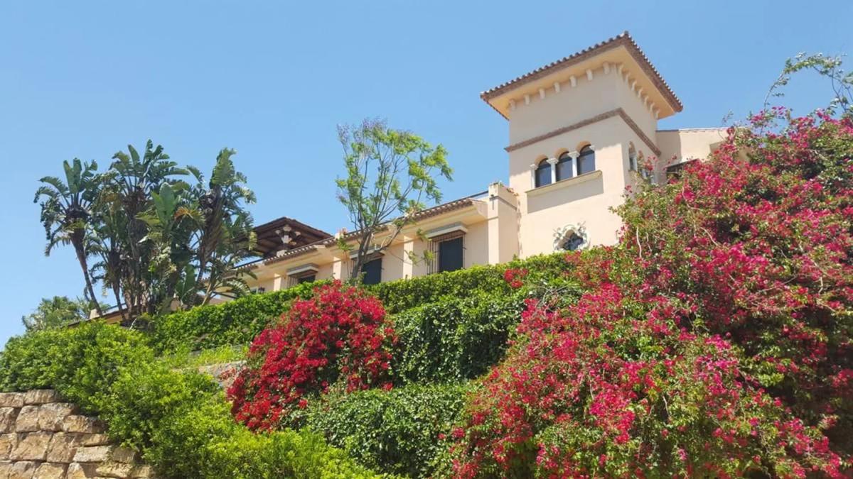 Sale of independent chalet in Barrio Centro, Estepona
photo 1