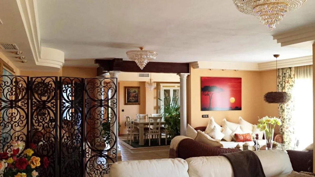 Sale of independent chalet in Barrio Centro, Estepona
photo 4