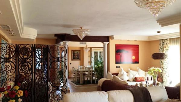 Chalet independiente en venta en  Barrio Centro, Estepona photo 4