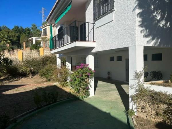 Chalet independiente en venta en  La Cala del Moral, Rincón de la Victoria photo 1