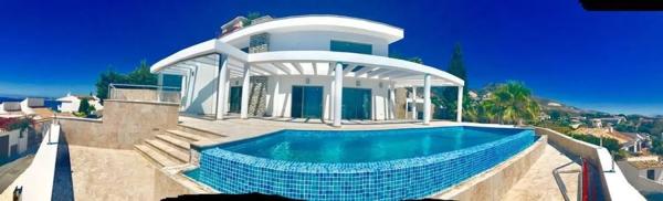 Detached villa for sale in Calle Maestro Gustavo Mahler, Benalmádena photo 1