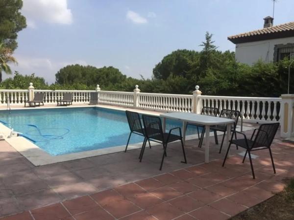 Chalet independiente en venta en  Pinos de Alhaurín, Alhaurín de la Torre photo 1