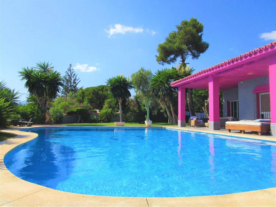 Sale of independent chalet in Urbanización Parque Elviria, Marbella
photo 2