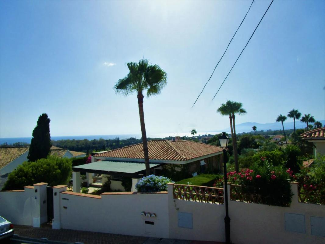 Sale of independent chalet in Urbanización Parque Elviria, Marbella
photo 3