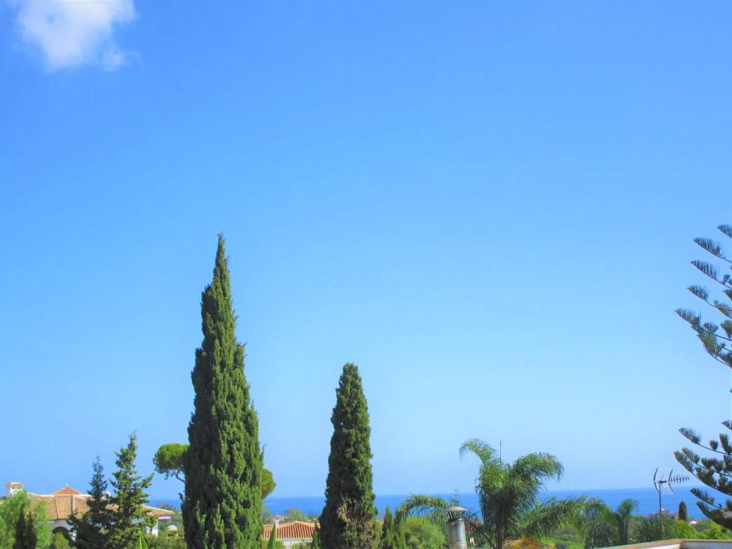 Sale of independent chalet in Urbanización Parque Elviria, Marbella
photo 4