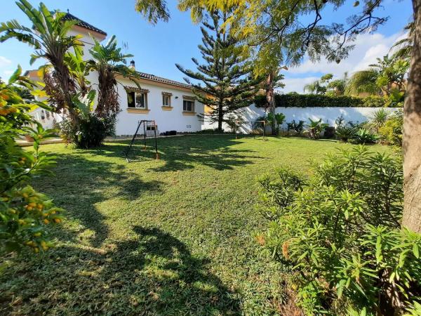Detached villa for sale in  Barrio Reserva de Marbella, Marbella photo 1